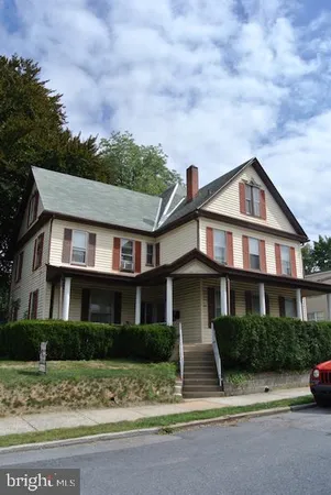 $795 | 409 South High Street, Unit 6, Mechanicsburg, PA 17055