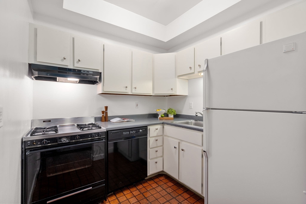 43 Upton Street, Unit 2 Boston, MA 02118 - Photo 12 of 24