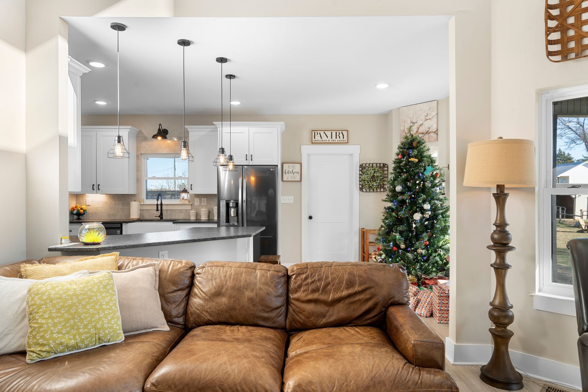 5650 Sledge Road Christiana, TN 37037 - Photo 10 of 50 a living room with furniture and a potted plant