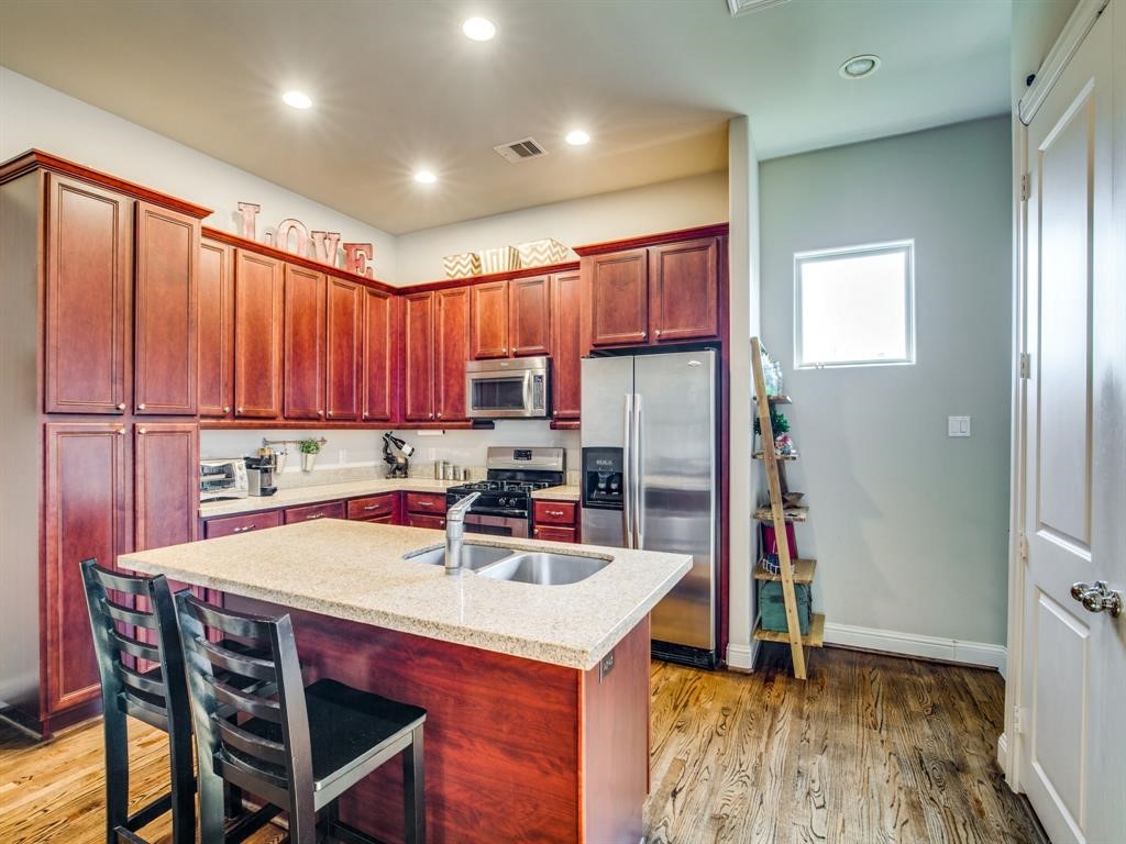 1246 Sampson Street Houston, TX 77003 - Photo 6 of 18 A full view of the kitchen.