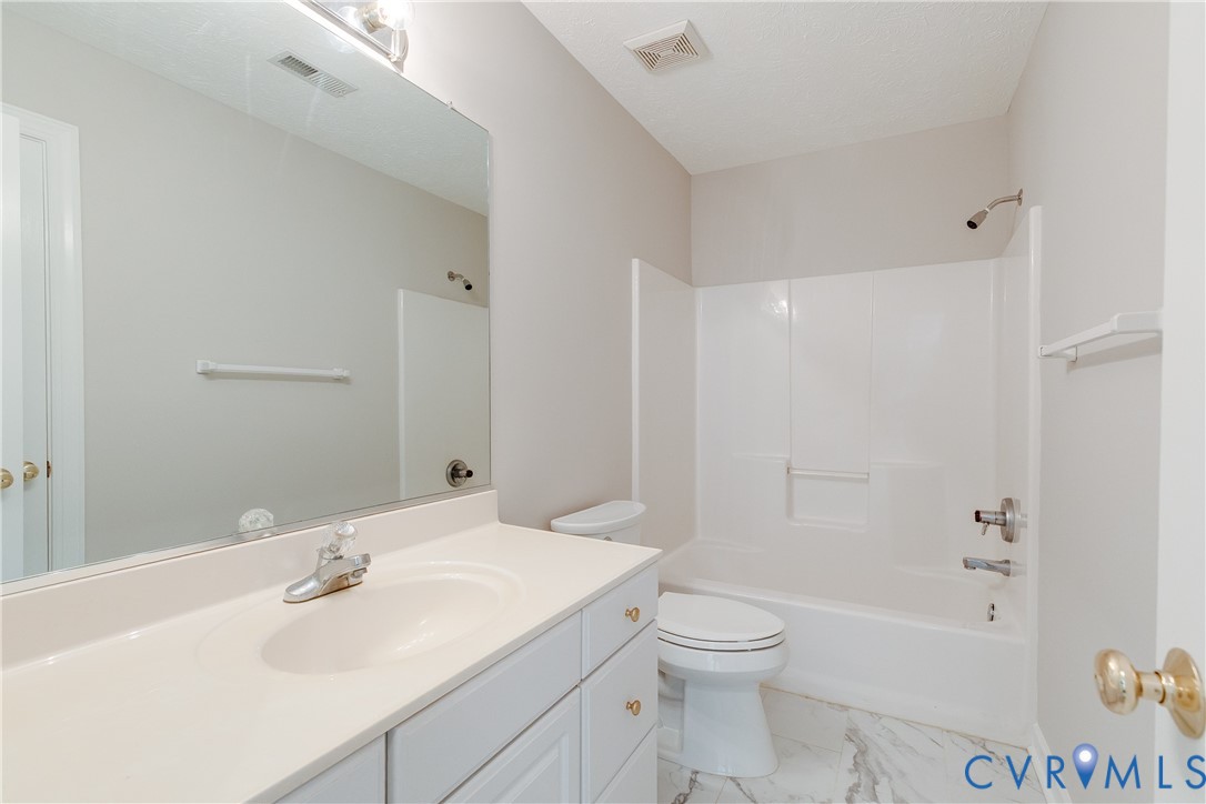 6701 Caboose Lane Sandston, VA 23150 - Photo 17 of 28 Full hallway bathroom