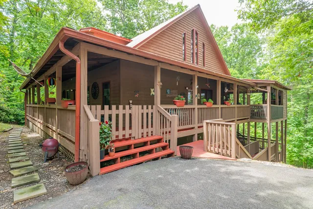 a view of small house with wooden floor and fence
