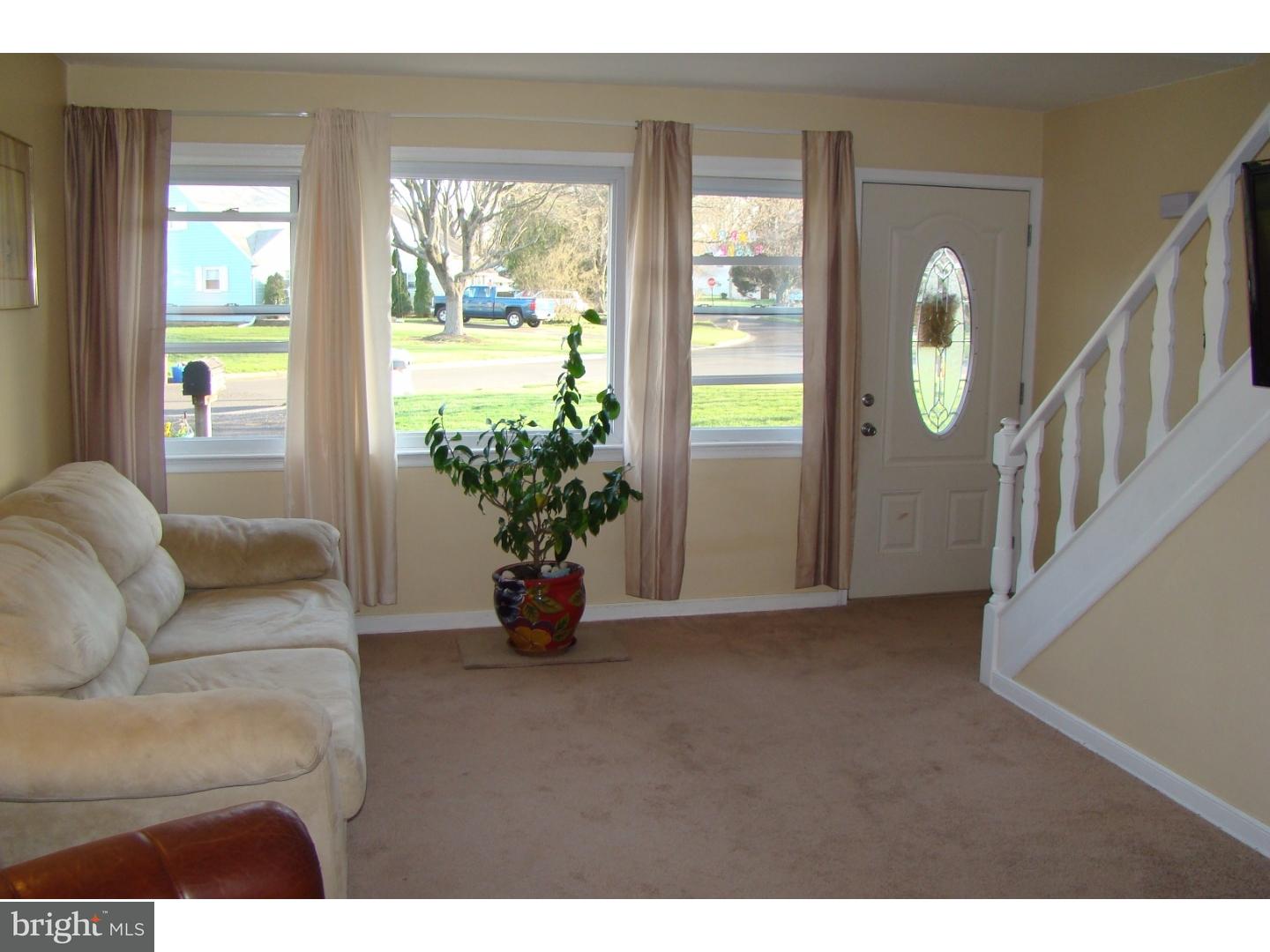 6 Drexel Road Hatboro, PA 19040 - Photo 3 of 25 Living Room