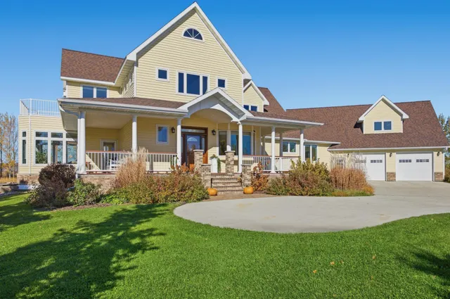 $1,080,000 | 3422 73rd Avenue North, Moorhead, MN 56560