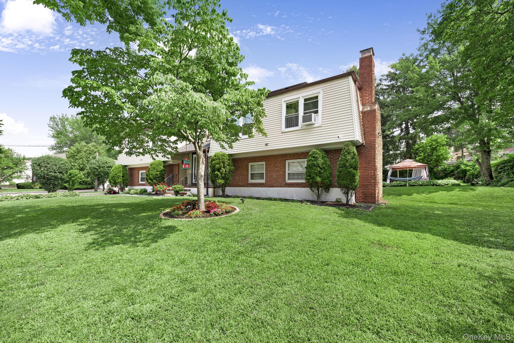 6 Farmstead Road New Windsor, NY 12553 - Photo 3 of 32