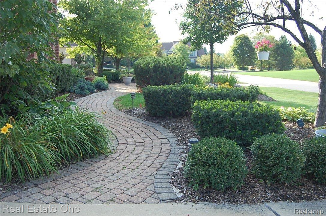 3387 West York Court Rochester, MI 48306 - Photo 6 of 24 Exterior Paver Walk
