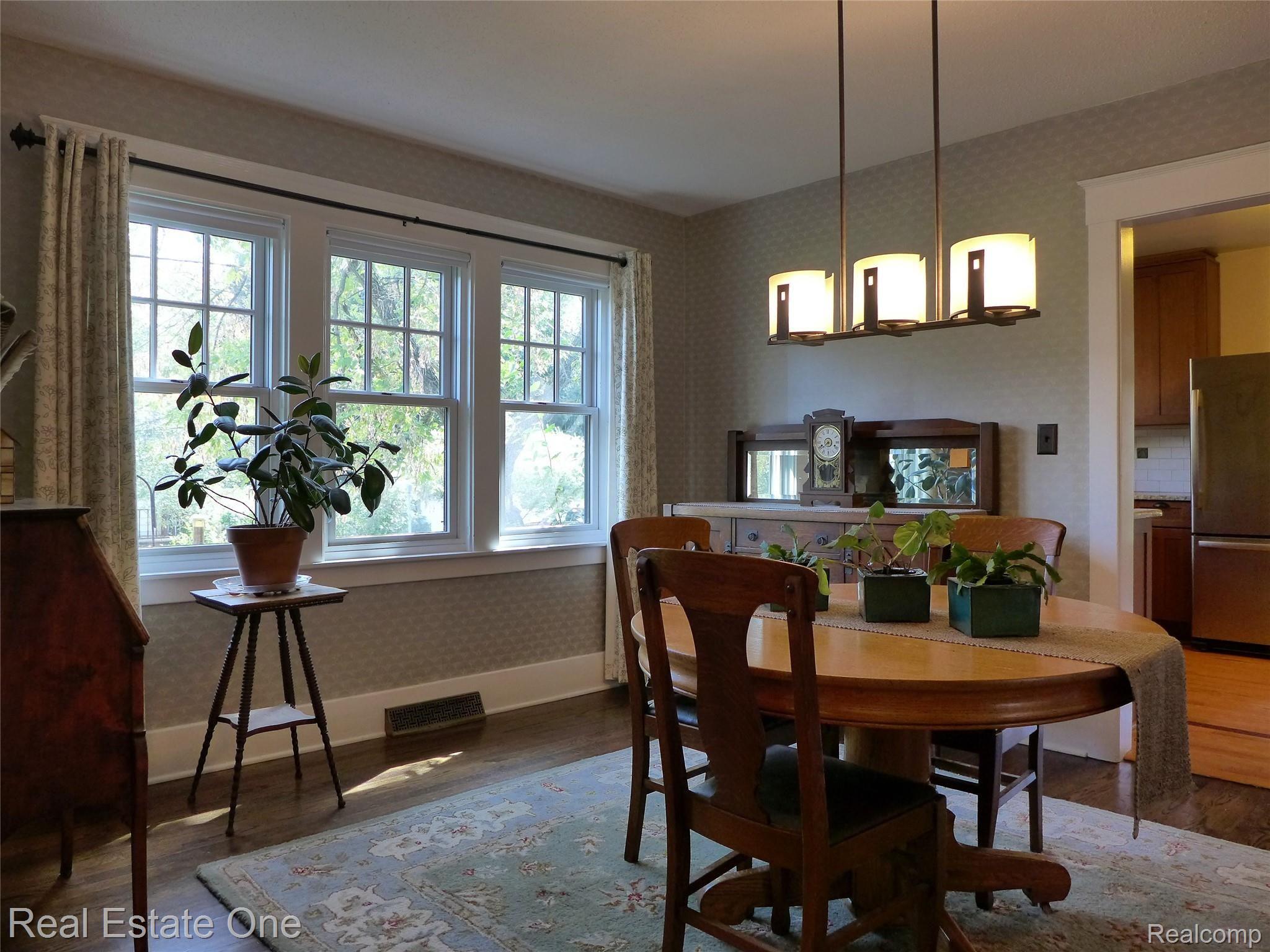 624 Parkdale Avenue Rochester, MI 48307 - Photo 14 of 74 Dining Room View out Miller Street windows