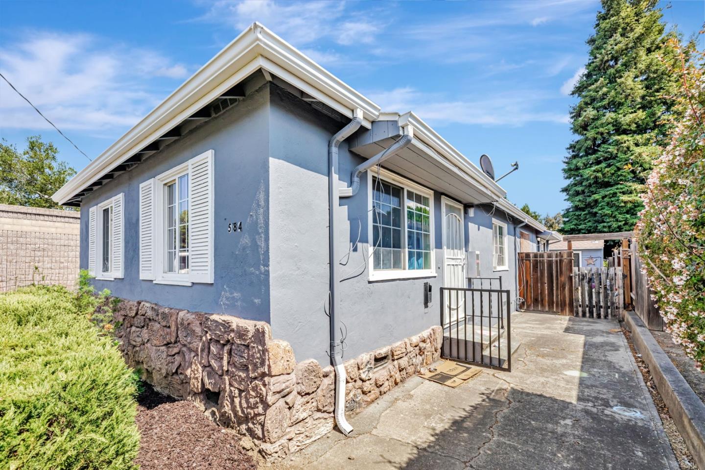 584 Mac Arthur Avenue San Jose, CA 95128 - Photo 4 of 12