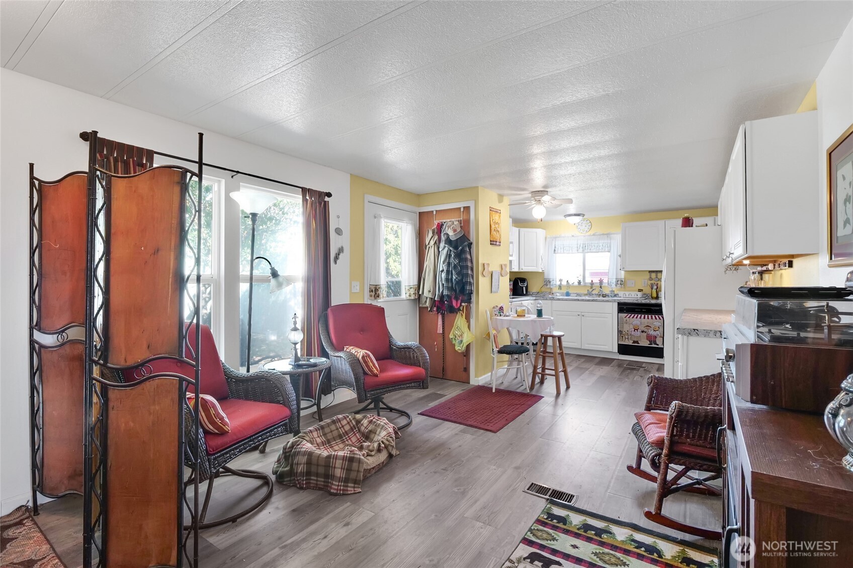 9630 Rd H.8 Northeast Moses Lake, WA 98837 - Photo 11 of 39 a living room with furniture a rug and a flat screen tv