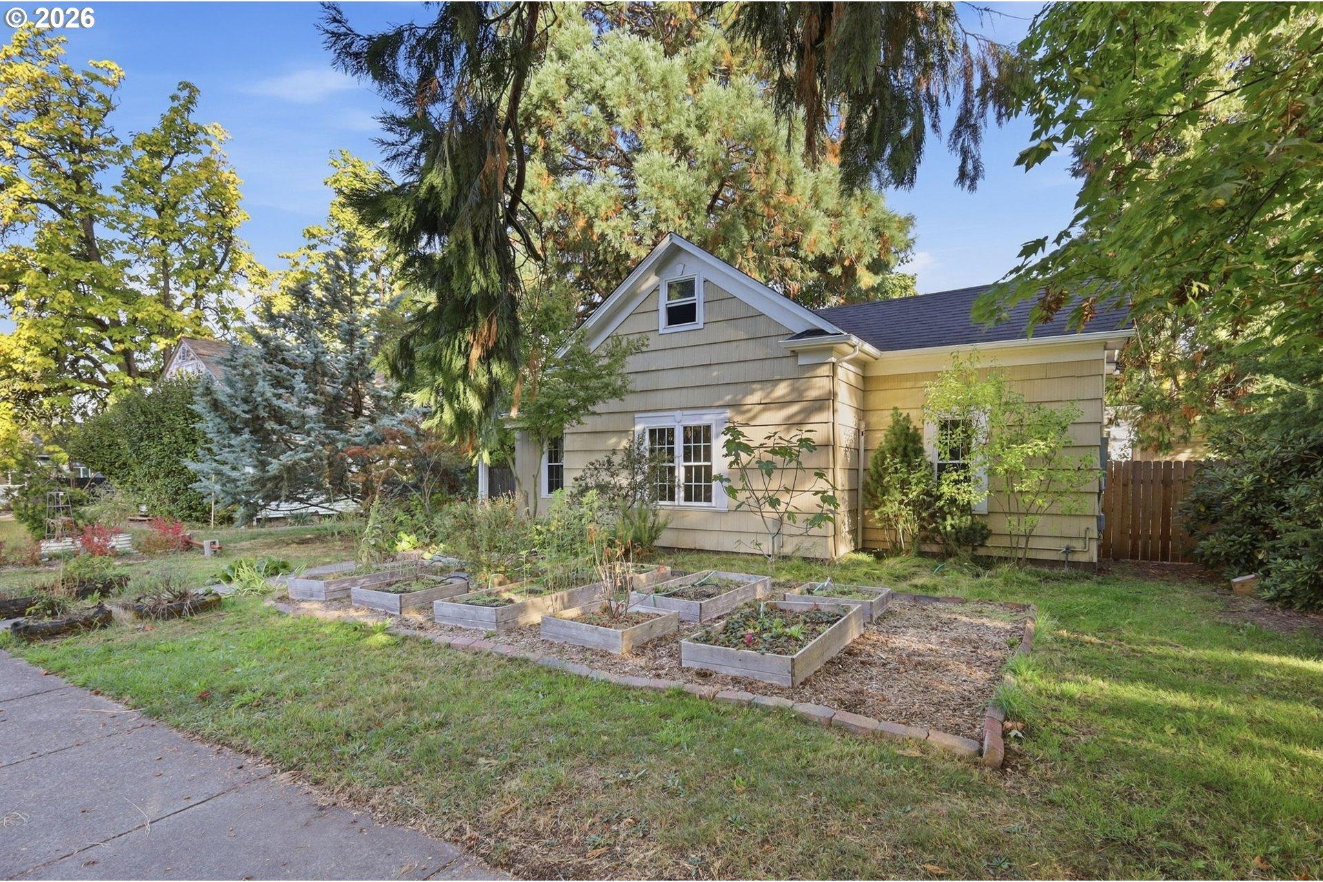 716 F Street Springfield, OR 97477 - Photo 34 of 42 Gallery Image 34