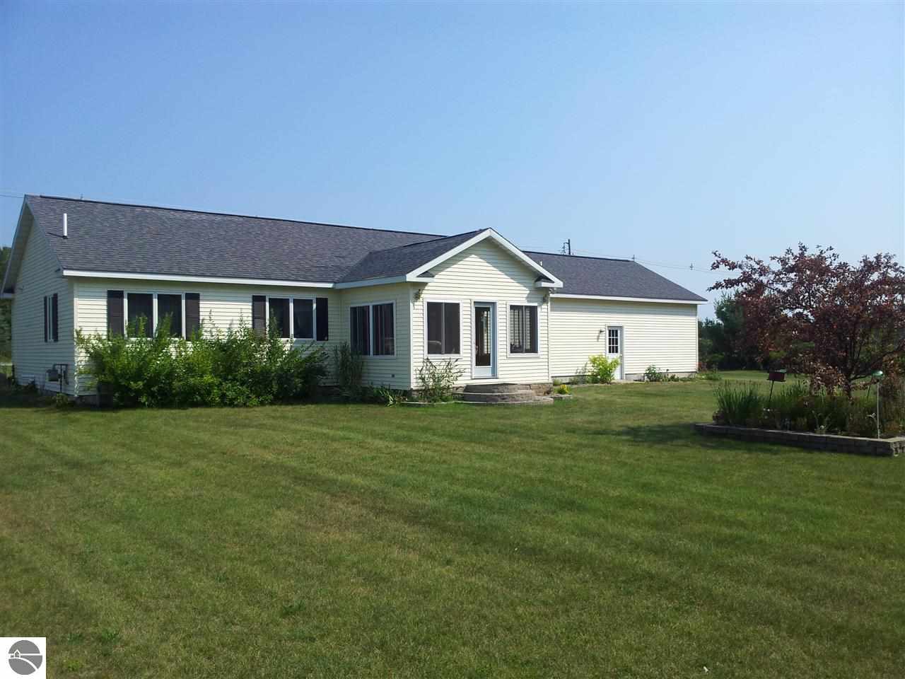 10477 Cedar Run Road Traverse City, MI 49685 - Photo 5 of 28 1775383-4.JPG