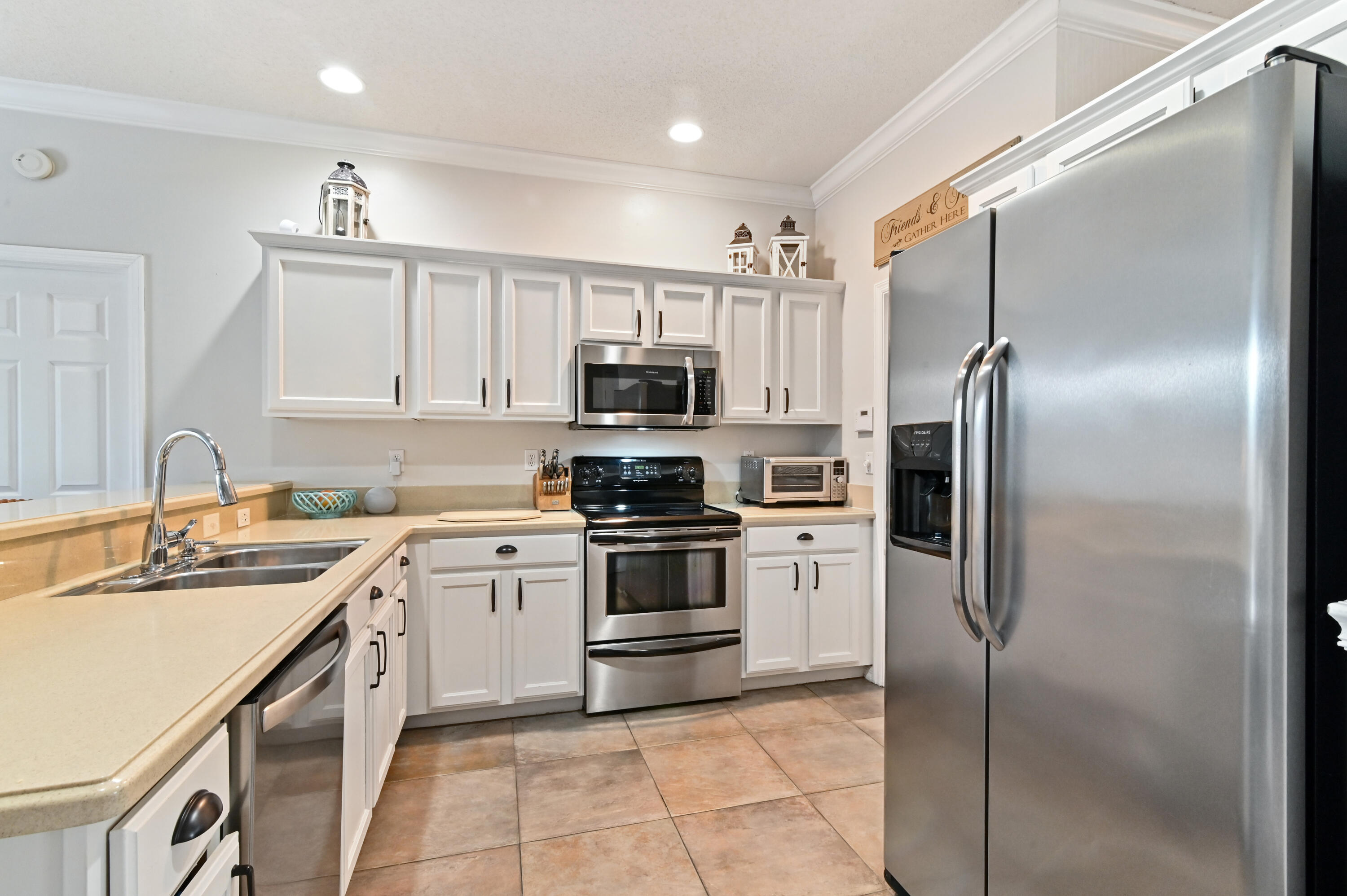 6262 Drake Street Jupiter, FL 33458 - Photo 14 of 33 19 Kitchen 02