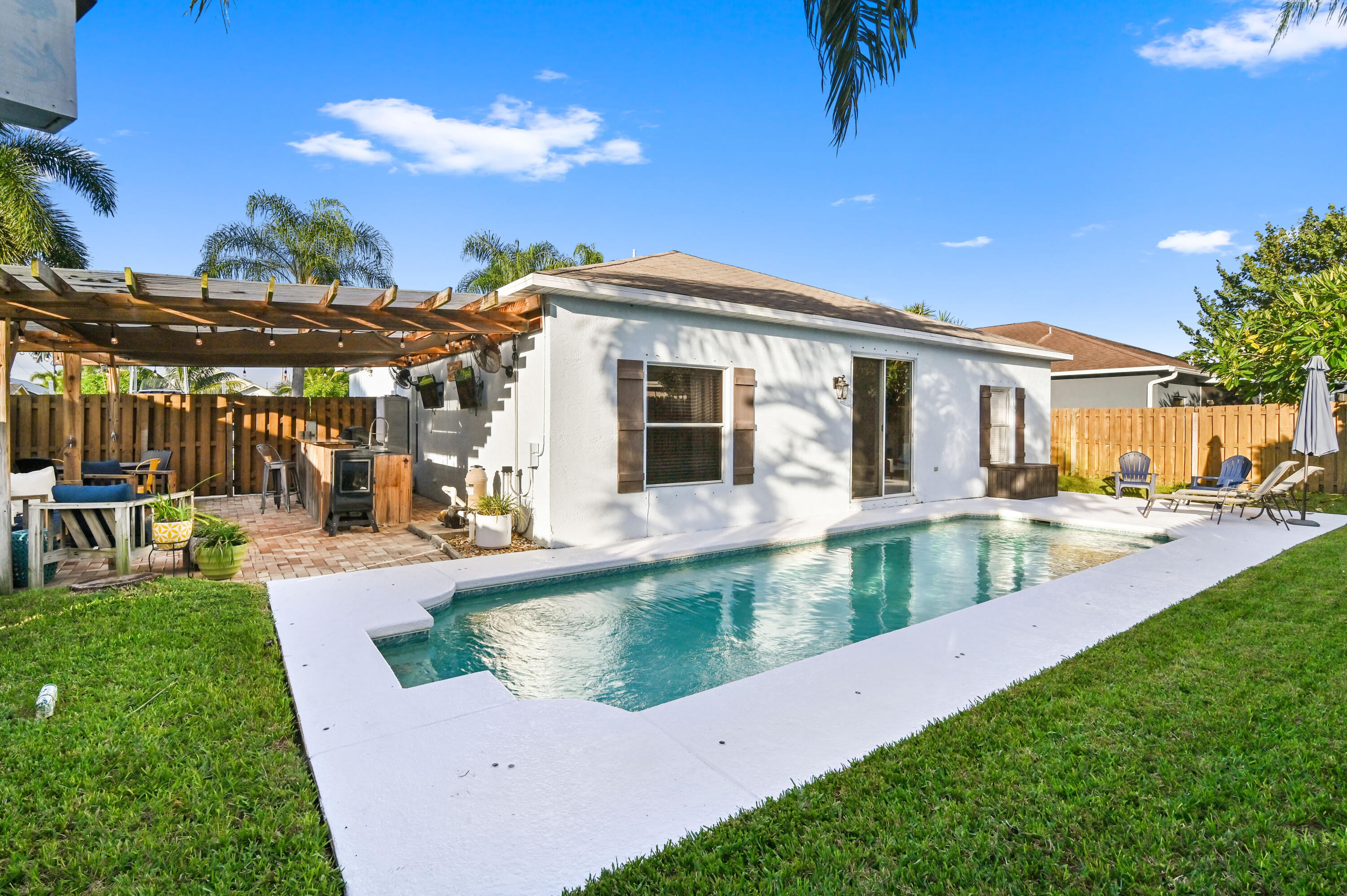 6262 Drake Street Jupiter, FL 33458 - Photo 4 of 33 Pool/Patio