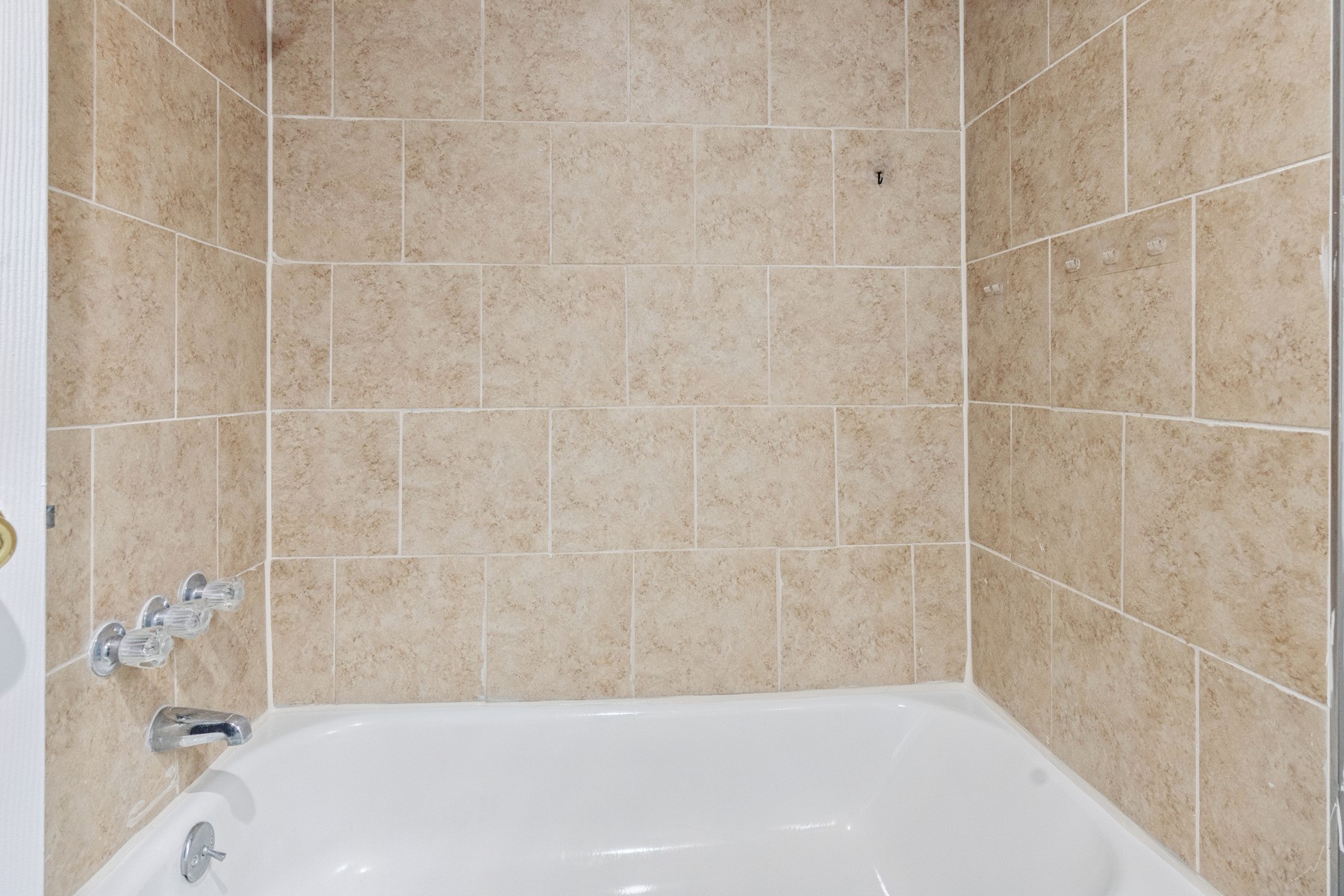 4505 Cochran Street Houston, TX 77009 - Photo 19 of 25 a bathroom with a bathtub