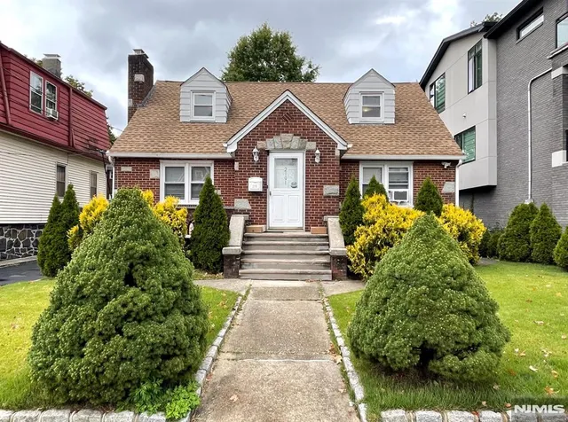 $1,800 | 2191 Linwood Avenue, Unit 2, Fort Lee, NJ 07024