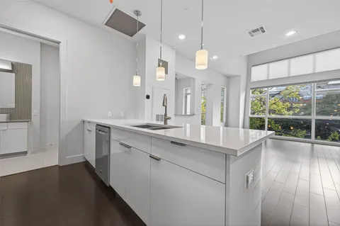 $260,000 | 207 Pierce Street, Unit 307, Houston, TX 77002