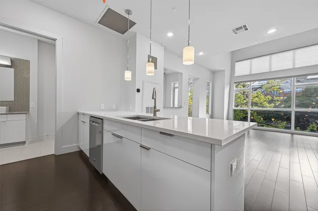 $260,000 | 207 Pierce Street, Unit 307, Houston, TX 77002