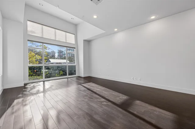 $260,000 | 207 Pierce Street, Unit 307, Houston, TX 77002