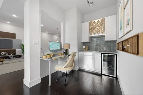 $260,000 | 207 Pierce Street, Unit 307, Houston, TX 77002