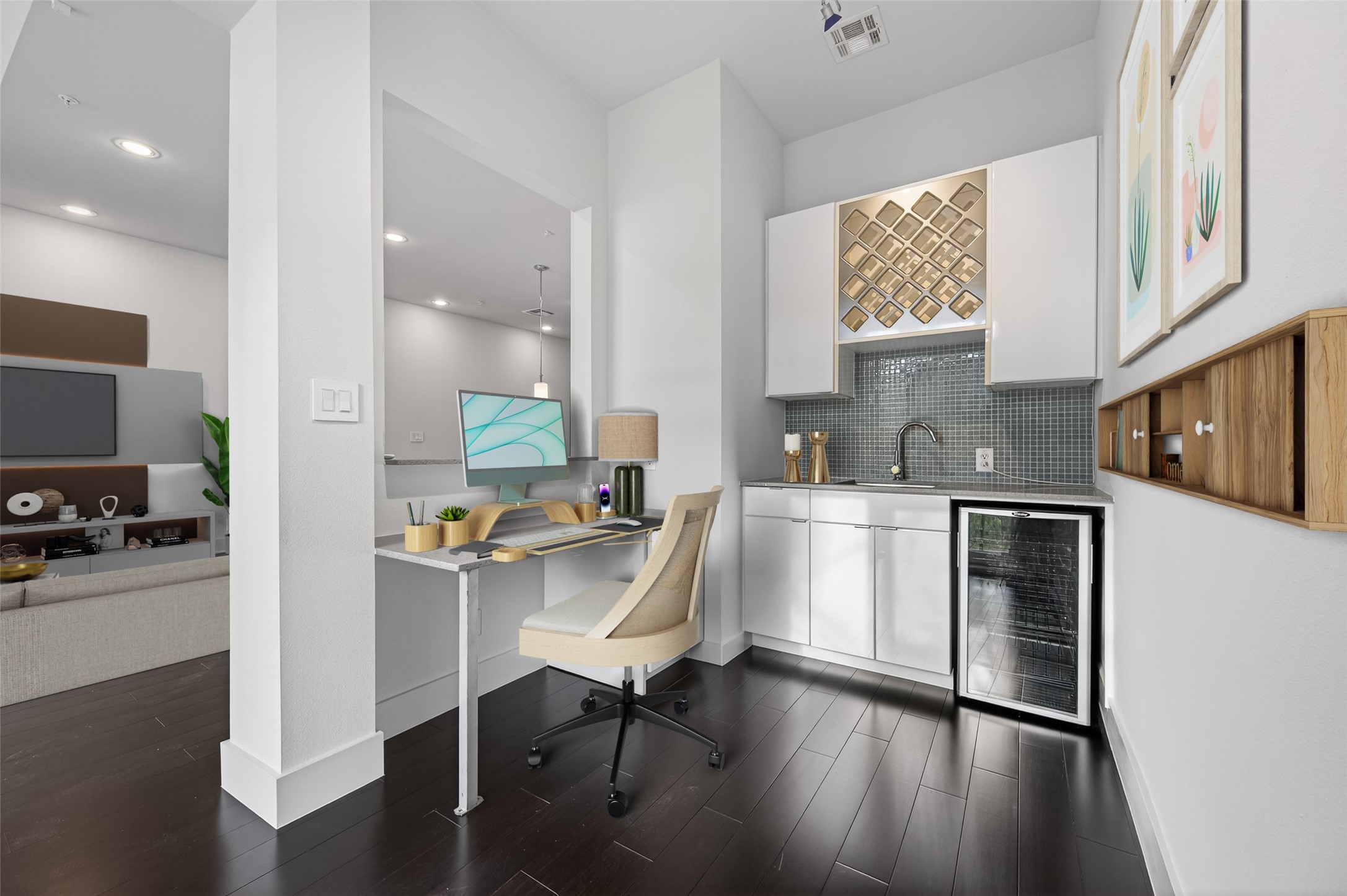 207 Pierce Street, Unit 307 Houston, TX 77002 - Photo 18 of 33 Virtually staged study nook/wet bar. This area accesses the balcony.