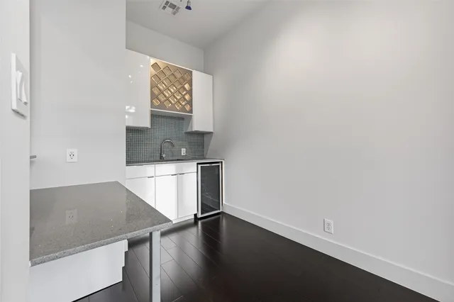 $260,000 | 207 Pierce Street, Unit 307, Houston, TX 77002