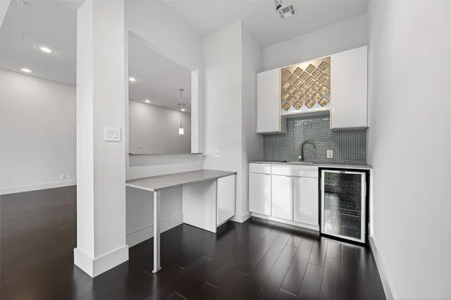 $260,000 | 207 Pierce Street, Unit 307, Houston, TX 77002