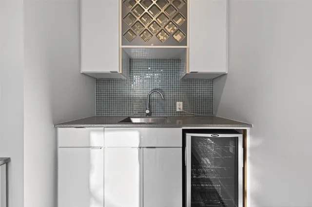 $260,000 | 207 Pierce Street, Unit 307, Houston, TX 77002