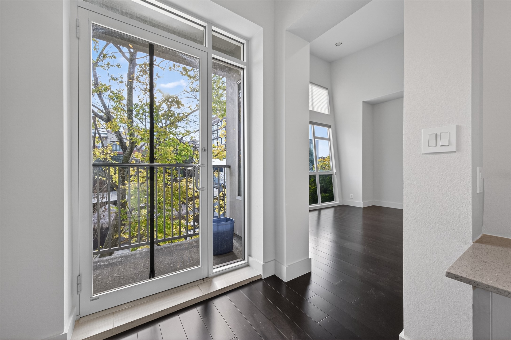 207 Pierce Street, Unit 307 Houston, TX 77002 - Photo 22 of 33 The unit is bathed in natural light and offers a useable space for enjoying the outdoors!