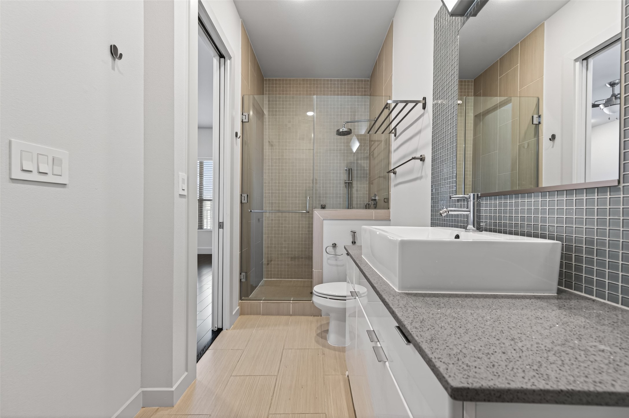 207 Pierce Street, Unit 307 Houston, TX 77002 - Photo 29 of 33 Super organized and functional bathroom with plenty of cabinet and counter space along with a generous shower.