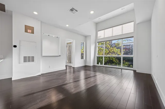 $260,000 | 207 Pierce Street, Unit 307, Houston, TX 77002