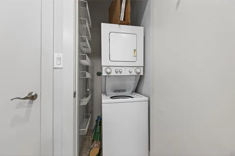 $260,000 | 207 Pierce Street, Unit 307, Houston, TX 77002