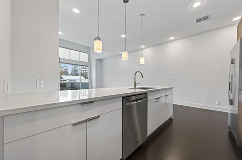 $260,000 | 207 Pierce Street, Unit 307, Houston, TX 77002