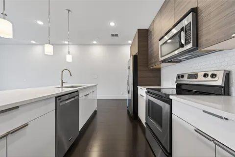 $260,000 | 207 Pierce Street, Unit 307, Houston, TX 77002