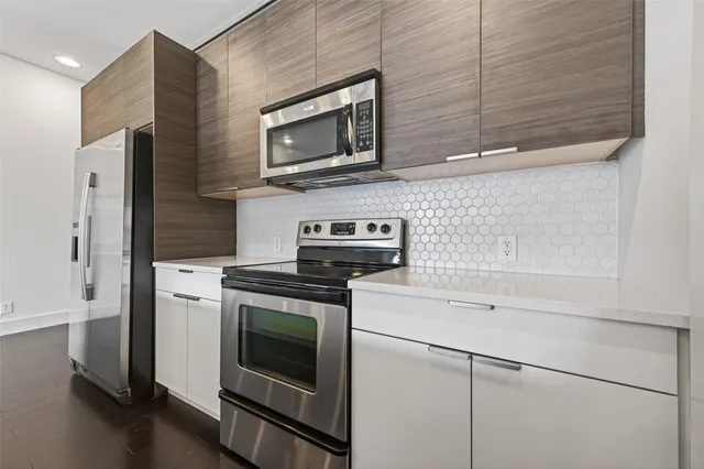 $260,000 | 207 Pierce Street, Unit 307, Houston, TX 77002