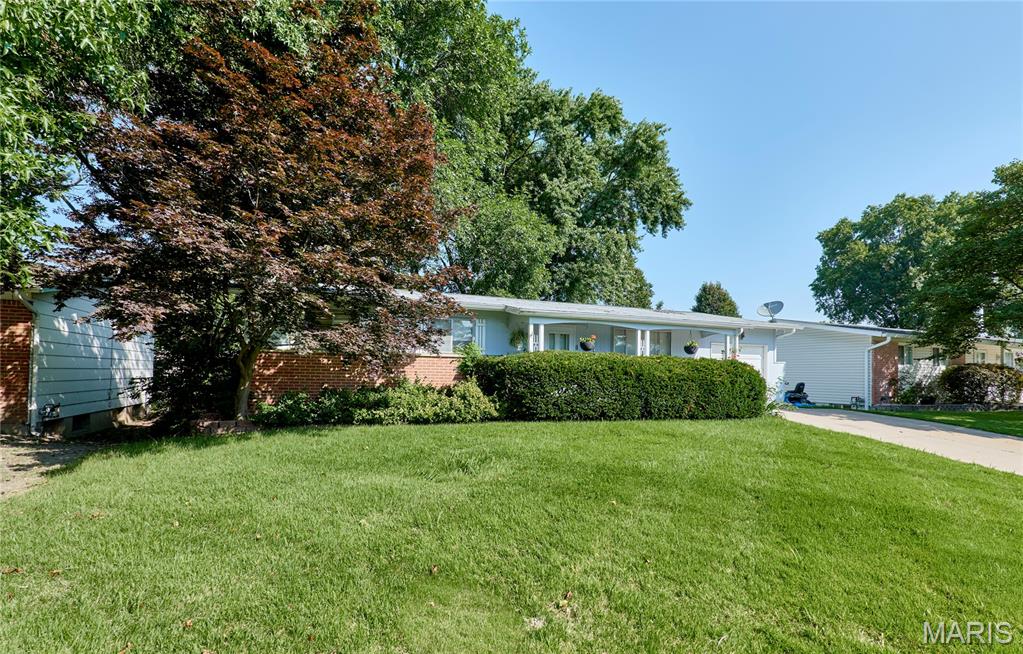 2755 Patterson Road Florissant, MO 63031 - Photo 2 of 25