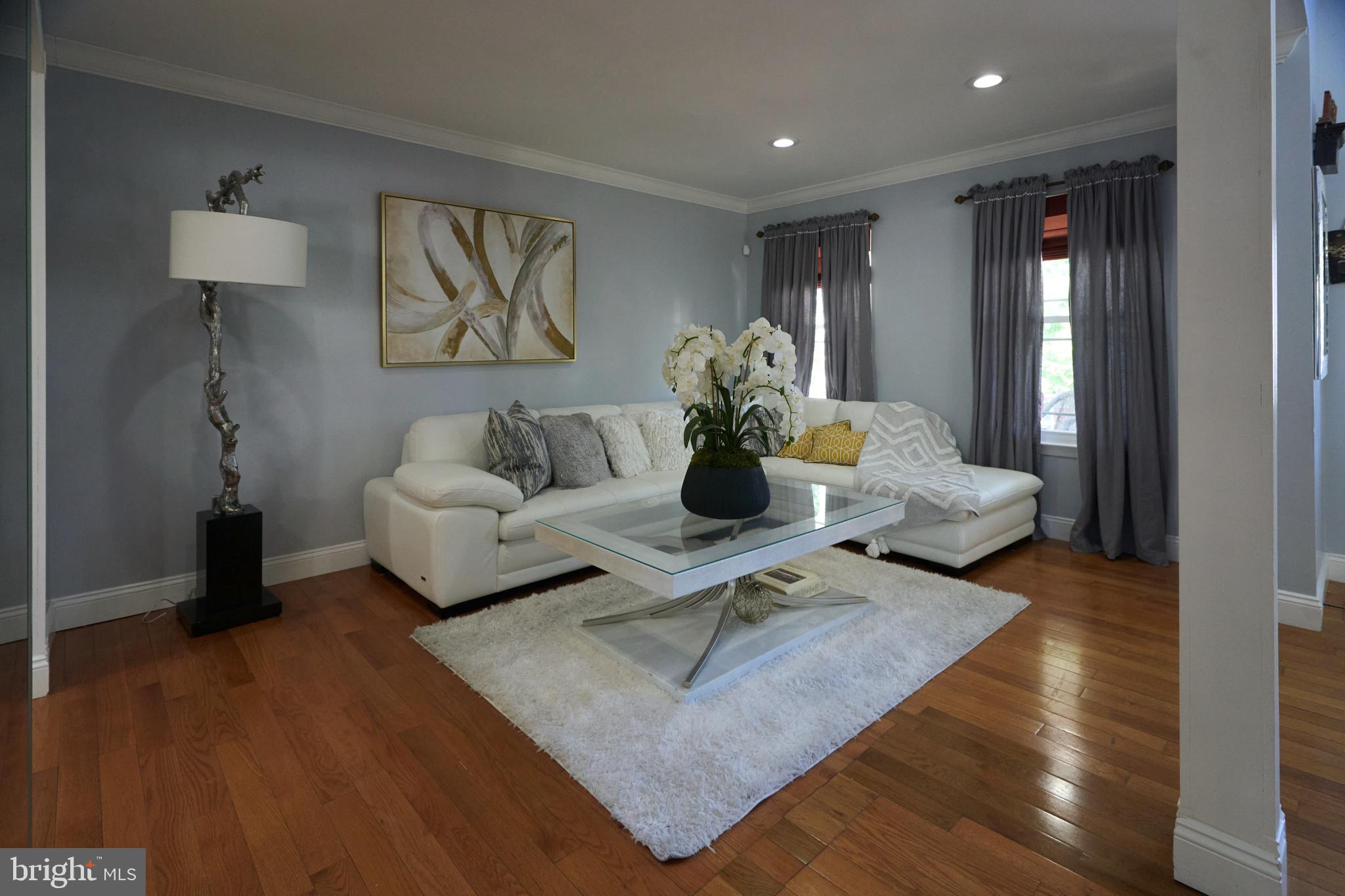 8905 Springview Road Philadelphia, PA 19115 - Photo 11 of 59 Living Room