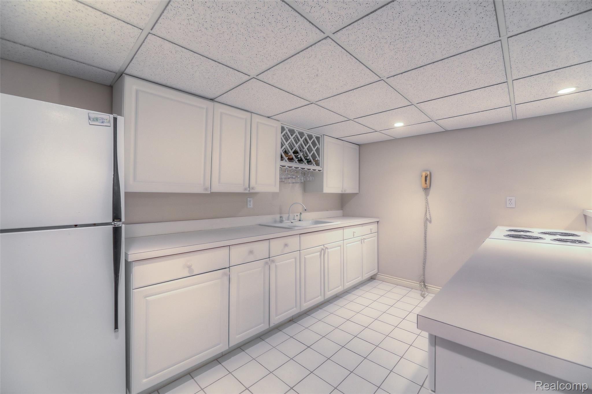 2904 Baytree Court Rochester, MI 48306 - Photo 41 of 52 40 - Basement Kitchen.jpg