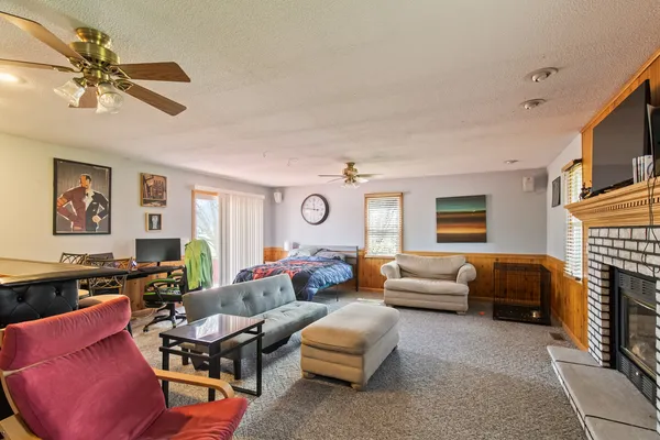 $199,900 | 812 West 3rd Street, Gilman, IL 60938
