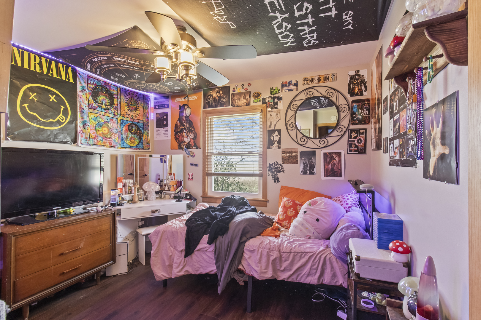 812 West 3rd Street Gilman, IL 60938 - Photo 10 of 19 a view of a room with music instruments