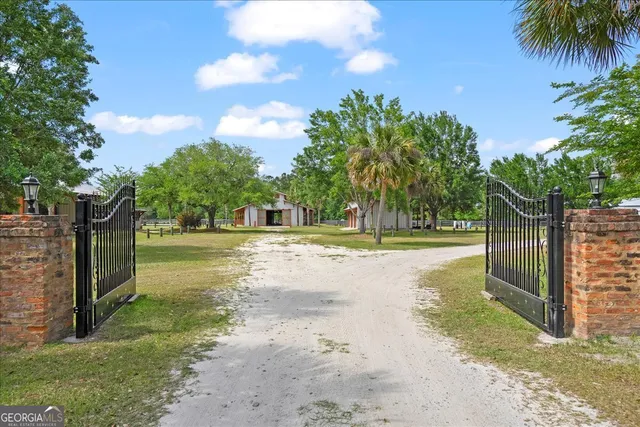 $1,250,000 | 1330 Sr-110, Waynesville, GA 31566