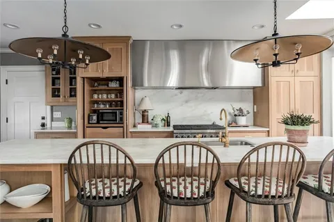 $1,350,000 | 6501 High Drive, Mission Hills, KS 66208