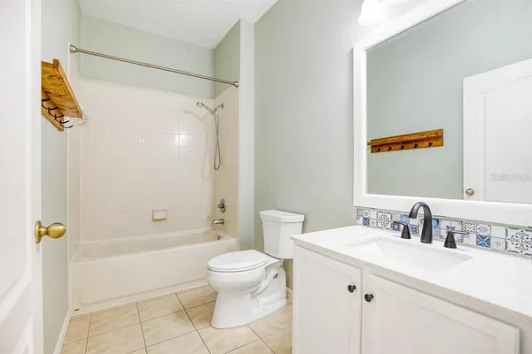 $319,900 | 5922 Phoebenest Drive, Lithia, FL 33547