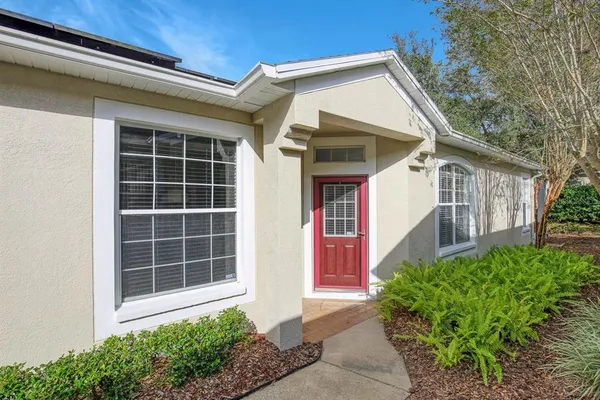$319,900 | 5922 Phoebenest Drive, Lithia, FL 33547