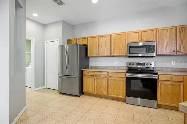 $319,900 | 5922 Phoebenest Drive, Lithia, FL 33547