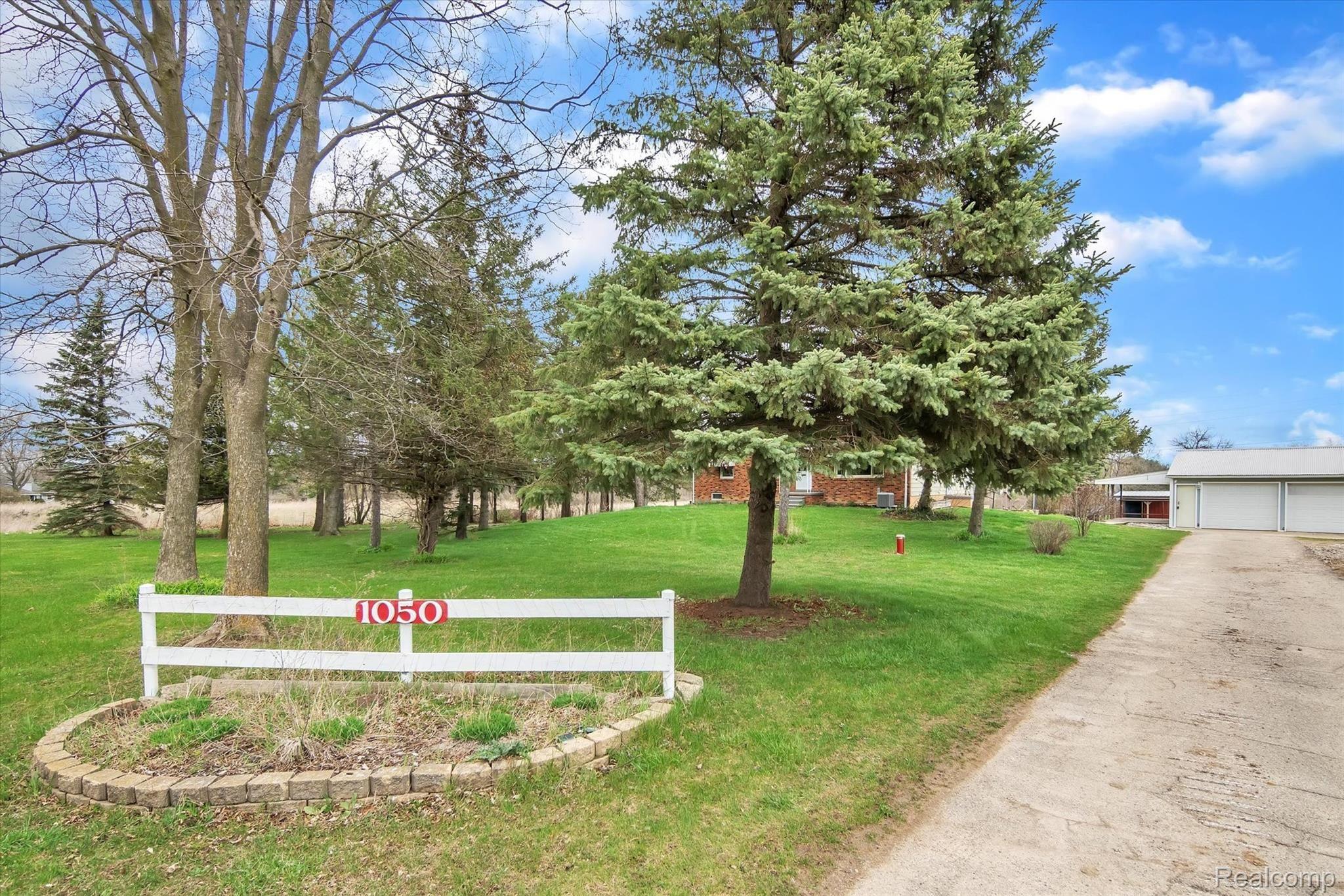 1050 North Gregory Road Fowlerville, MI 48836 - Photo 37 of 44 72-1050-N-Gregory-Rd-WindowStill-Real-Estate-Photography-72.jpg