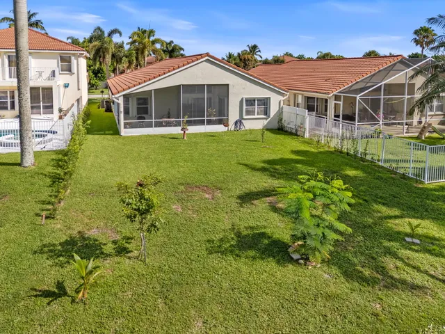 a view of a yard in front of house