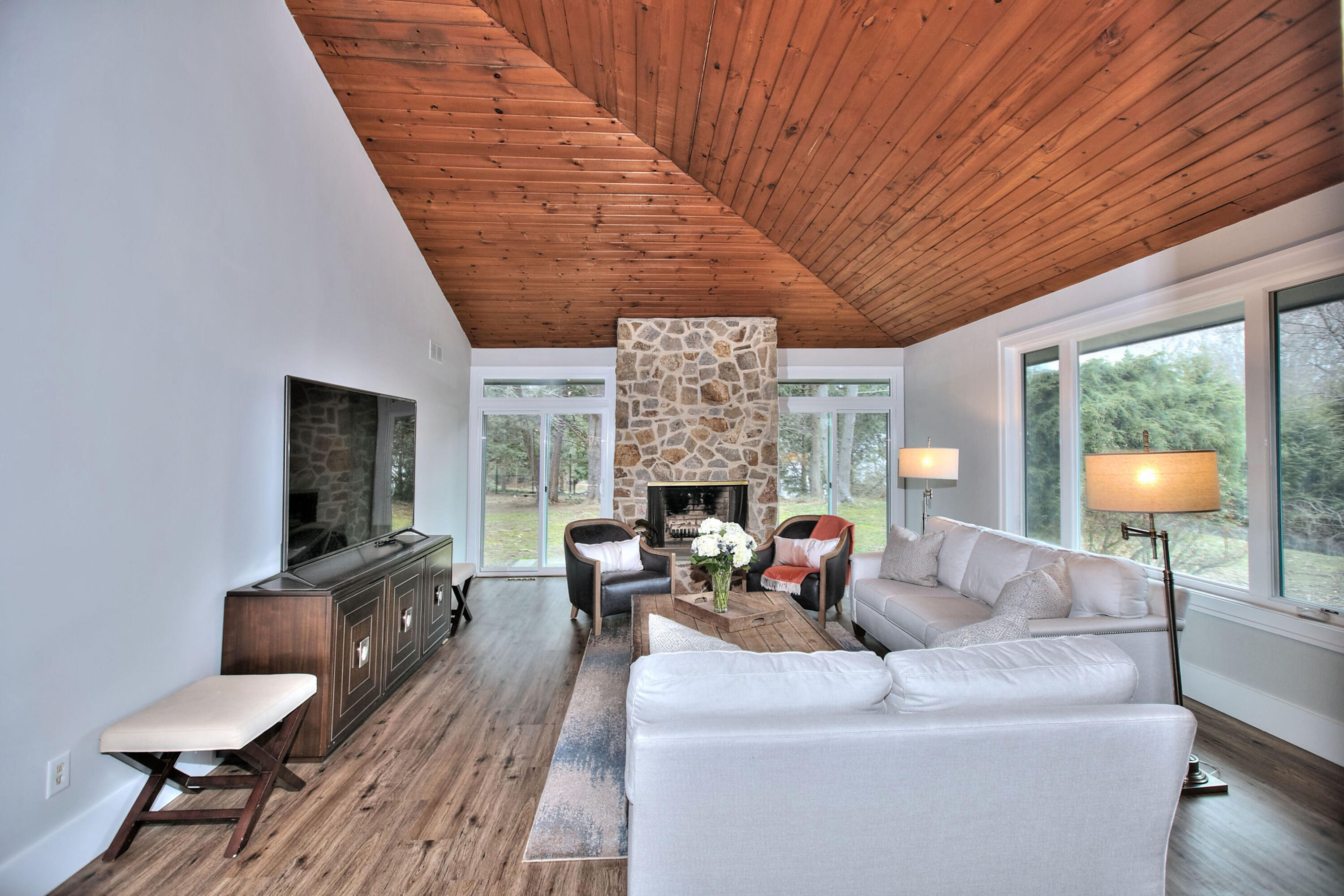 665 Silvermine Road New Canaan, CT 06840 - Photo 18 of 42 Living room