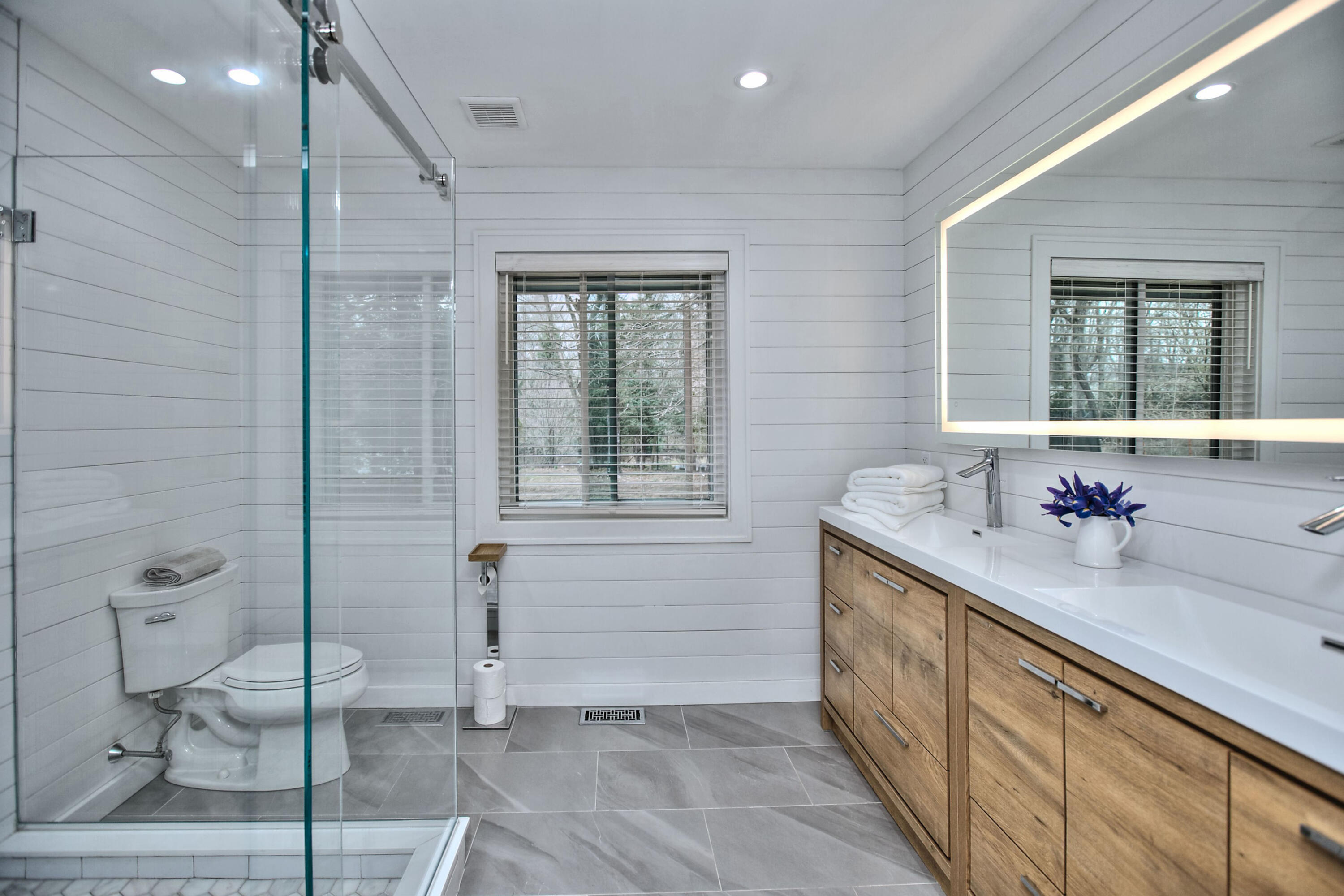 665 Silvermine Road New Canaan, CT 06840 - Photo 21 of 42 Primary bath