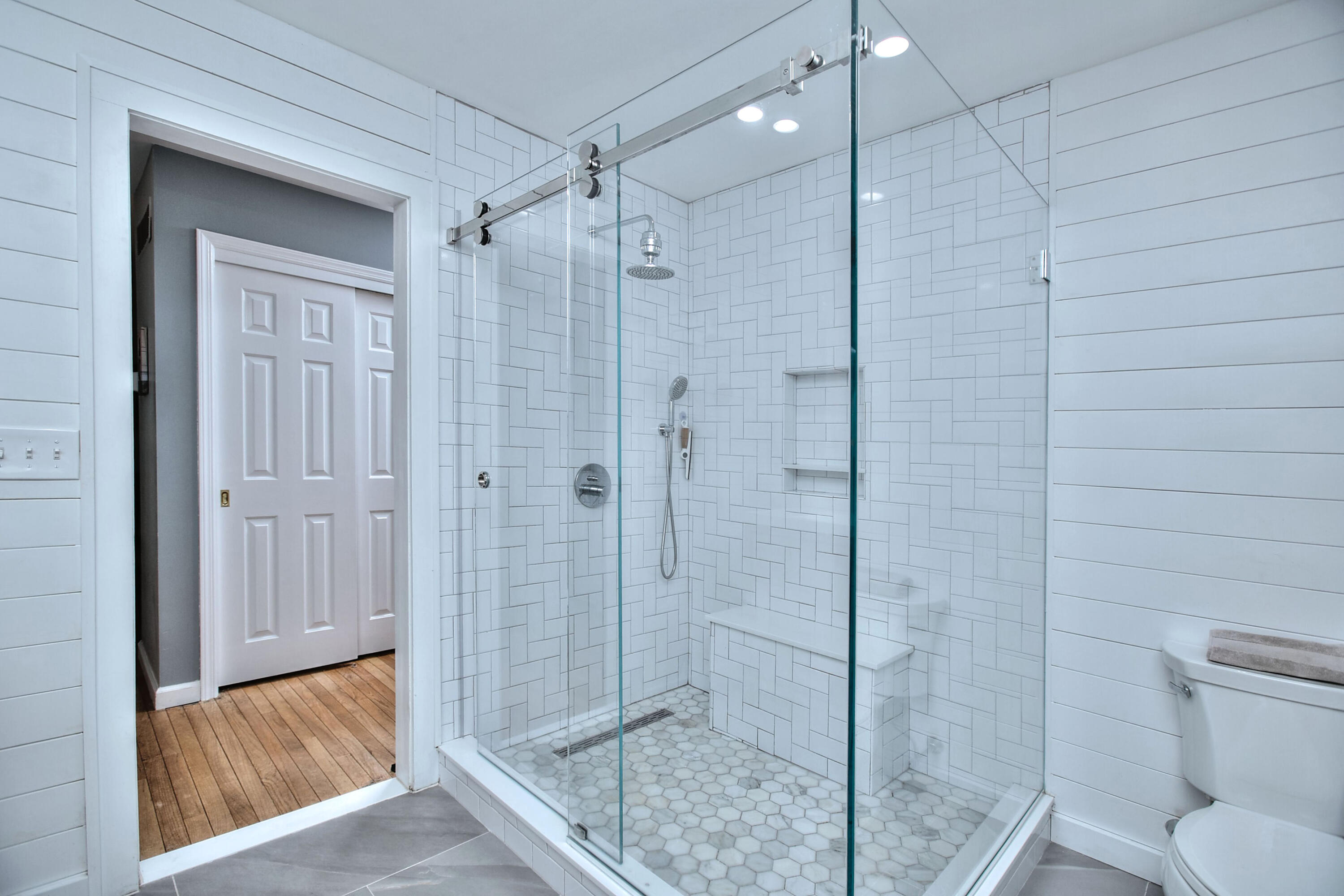 665 Silvermine Road New Canaan, CT 06840 - Photo 22 of 42 Primary bath