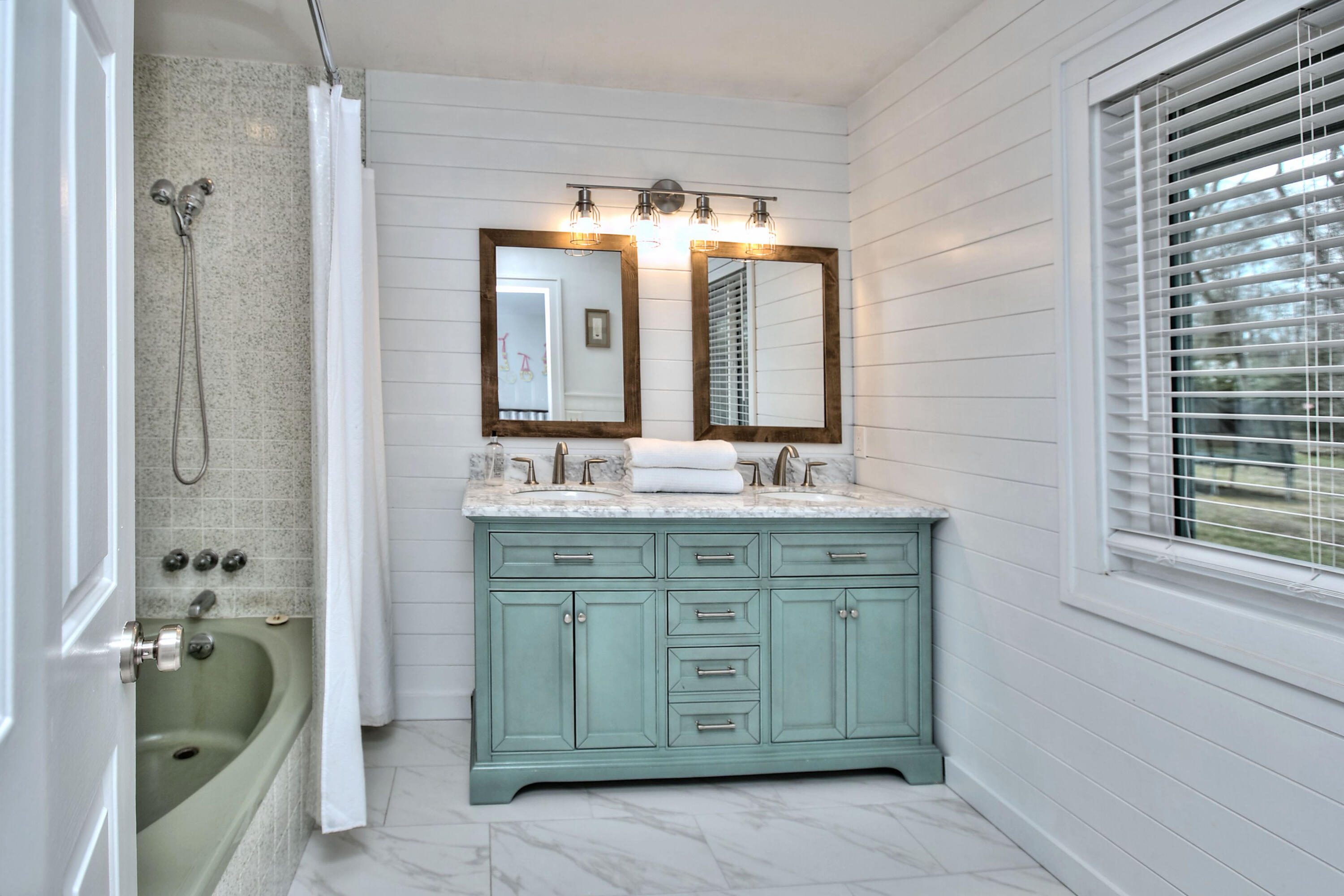 665 Silvermine Road New Canaan, CT 06840 - Photo 26 of 42 Bedroom 2 bath